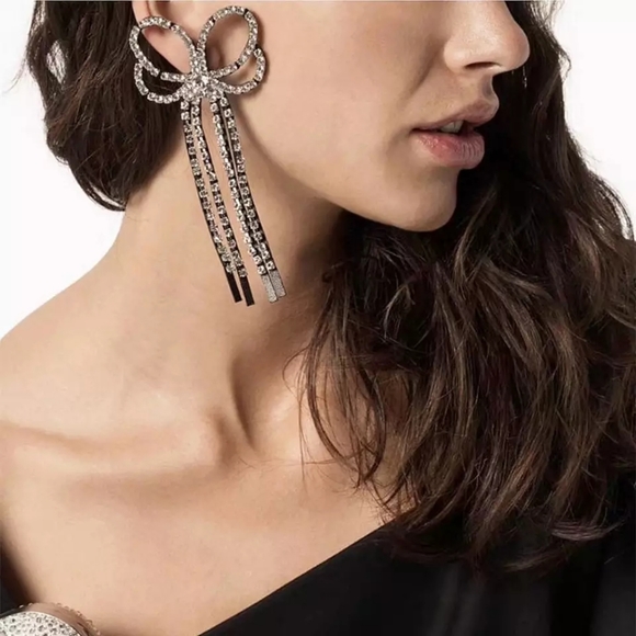 Jewelry - 💗IN STOCK💗 Rhinestone Bowtie Dangle Earrings